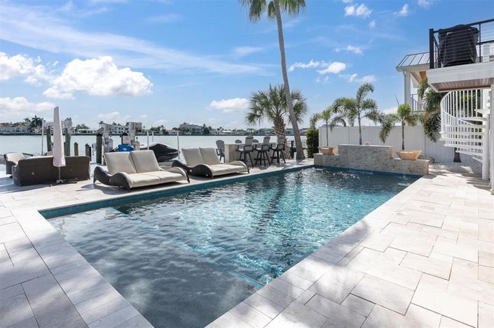 Image No.12-4 Bed Property for sale