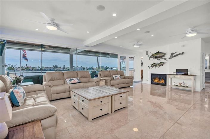 Image No.22-4 Bed Property for sale