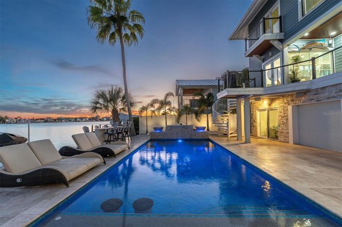 Image No.67-4 Bed Property for sale