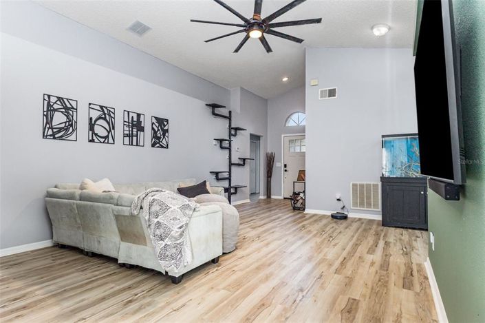 Image No.8-4 Bed Property for sale