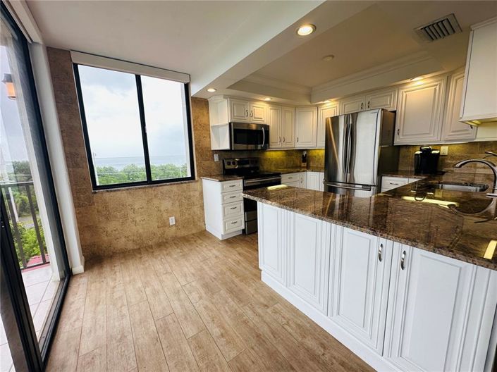 Image No.13-2 Bed Property for sale