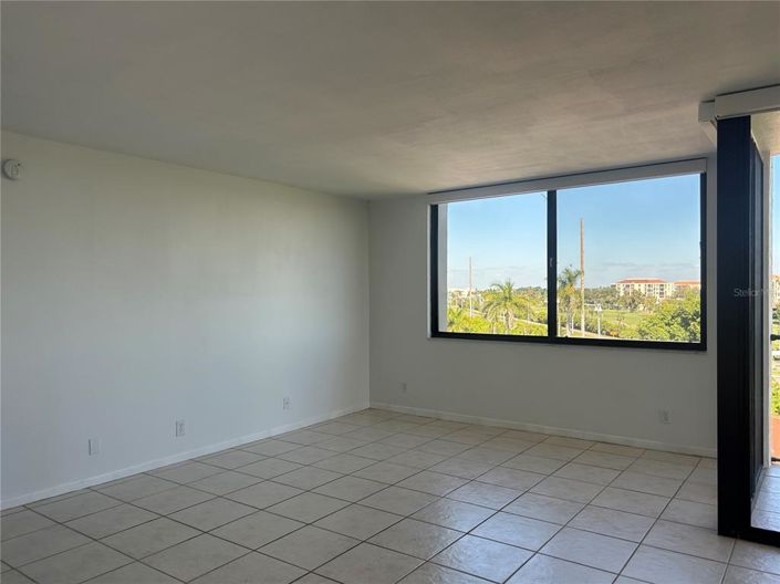 Image No.3-2 Bed Property for sale