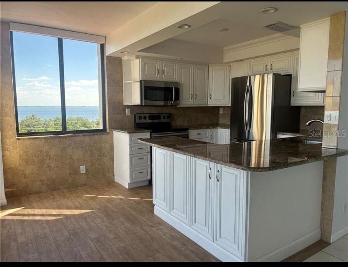 Image No.9-2 Bed Property for sale