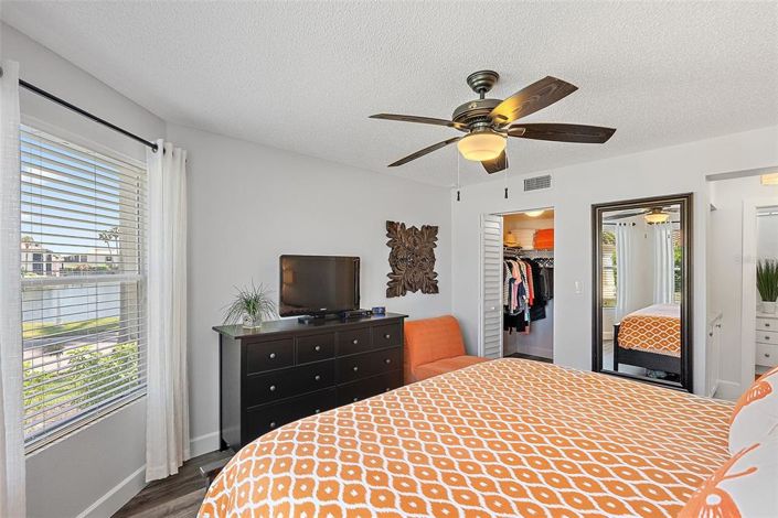 Image No.18-2 Bed Property for sale