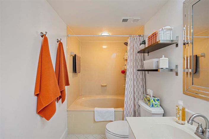 Image No.20-2 Bed Property for sale