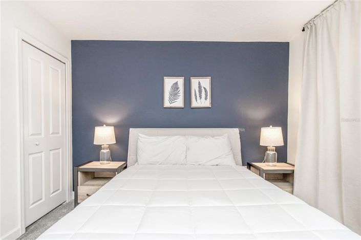 Image No.10-6 Bed Property for sale