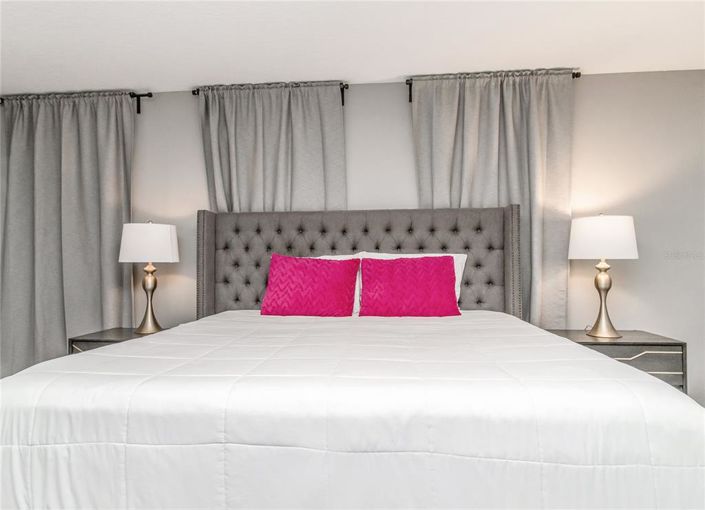 Image No.13-6 Bed Property for sale