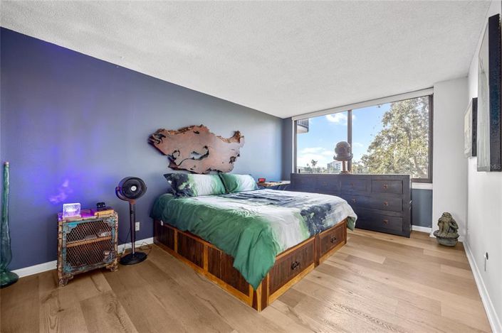 Image No.18-2 Bed Property for sale