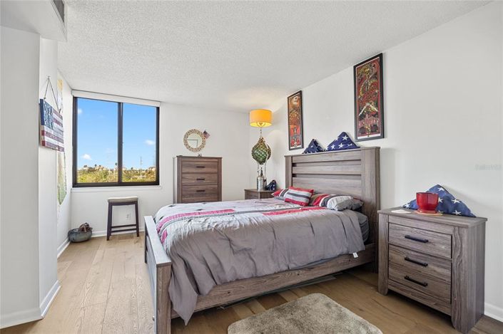 Image No.24-2 Bed Property for sale