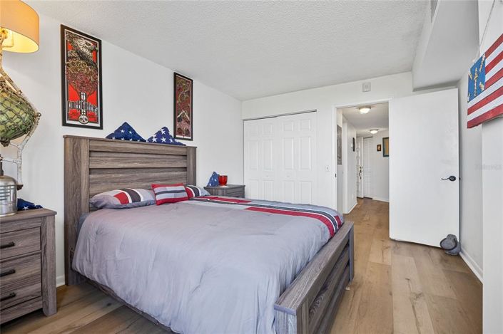 Image No.25-2 Bed Property for sale