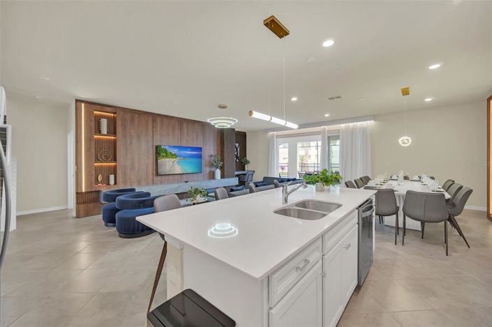 Image No.13-10 Bed Property for sale