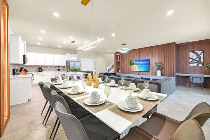 Image No.17-10 Bed Property for sale