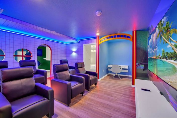 Image No.36-10 Bed Property for sale