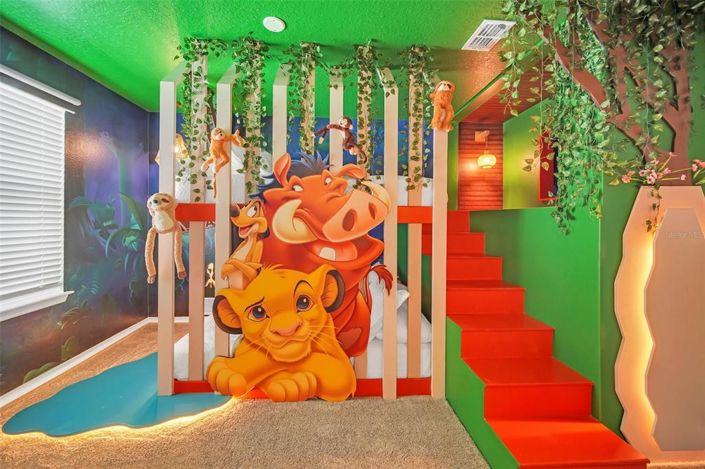 Image No.55-10 Bed Property for sale