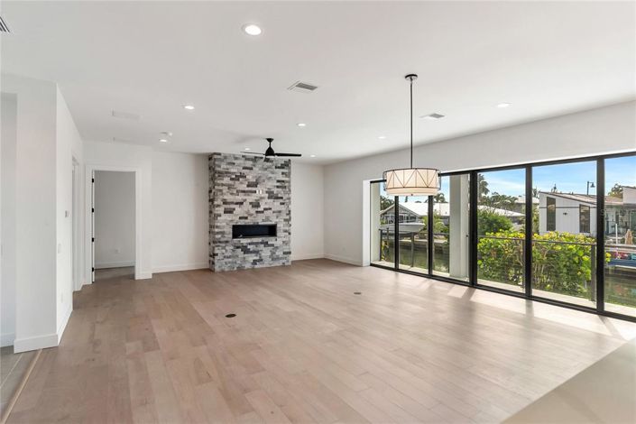 Image No.14-4 Bed Property for sale