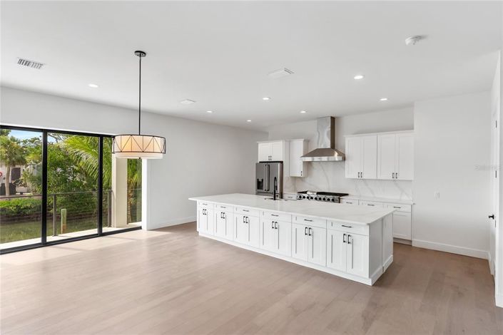 Image No.17-4 Bed Property for sale