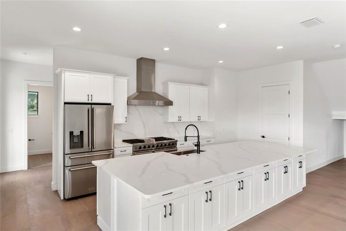 Image No.23-4 Bed Property for sale