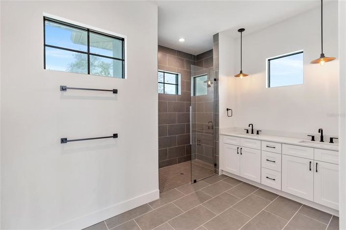 Image No.30-4 Bed Property for sale