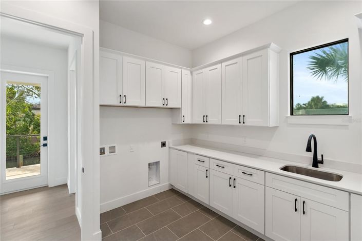 Image No.40-4 Bed Property for sale