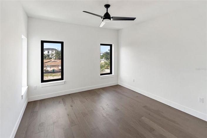 Image No.45-4 Bed Property for sale