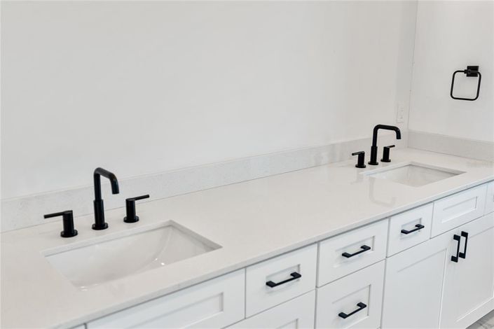 Image No.55-4 Bed Property for sale