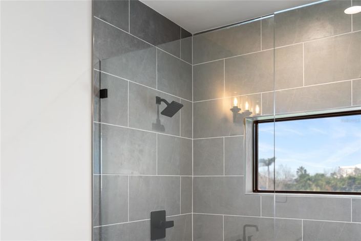 Image No.60-4 Bed Property for sale