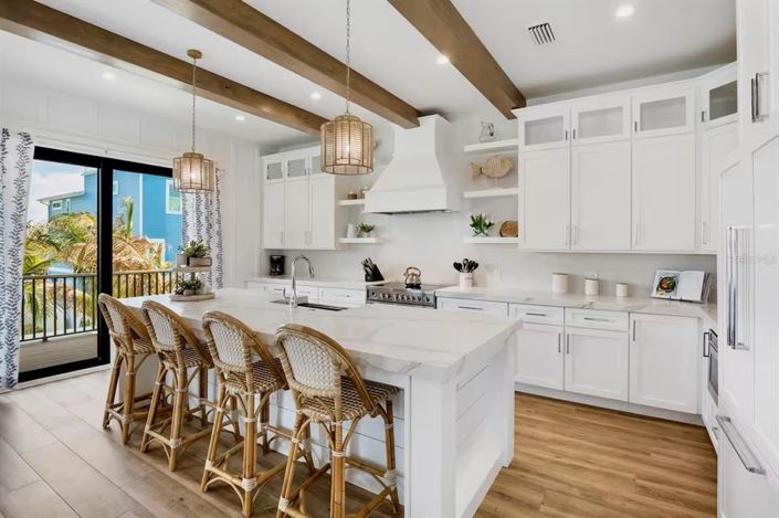 Image No.11-7 Bed Property for sale