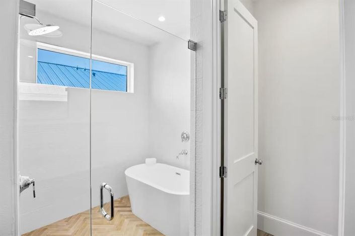 Image No.21-7 Bed Property for sale