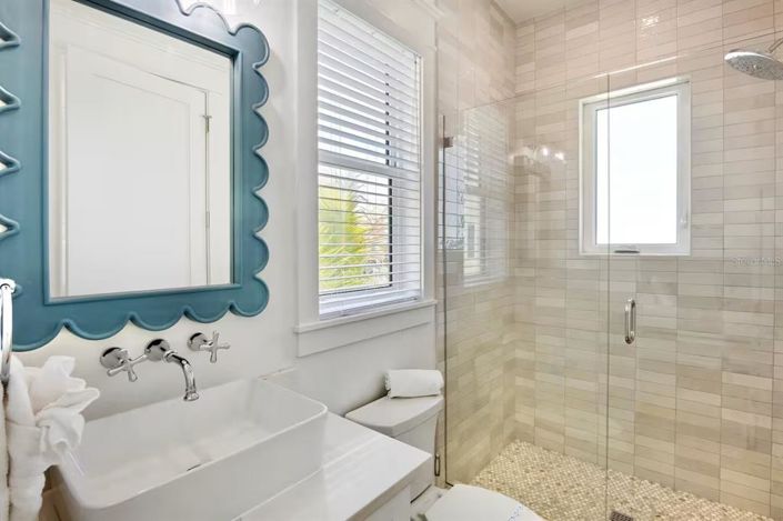 Image No.30-7 Bed Property for sale