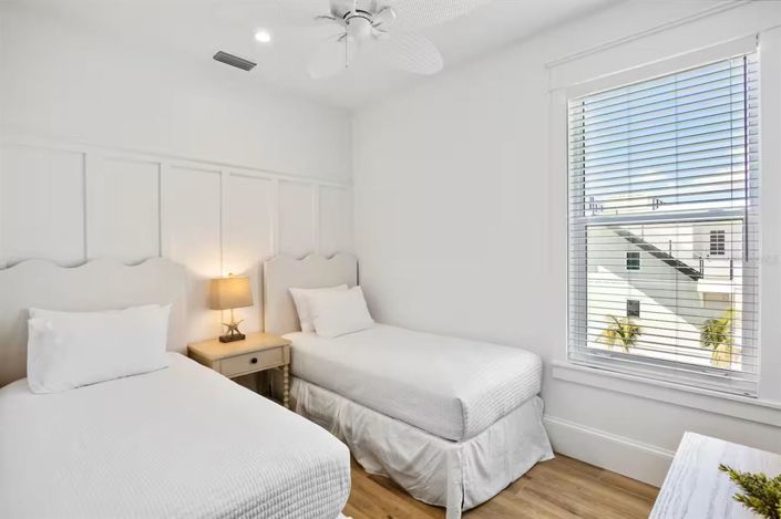 Image No.33-7 Bed Property for sale