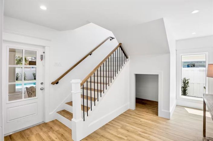 Image No.40-7 Bed Property for sale