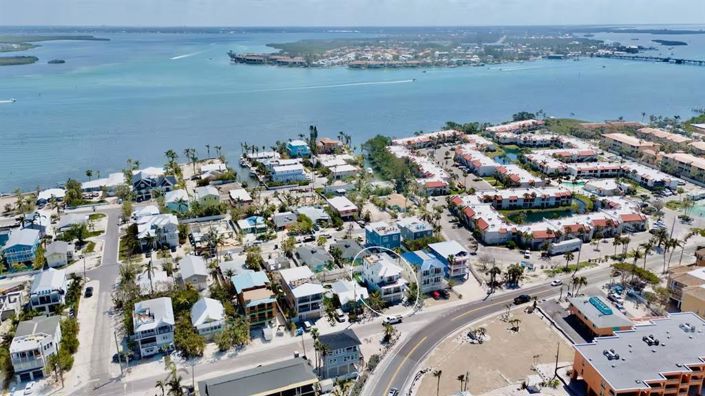 Image No.56-7 Bed Property for sale