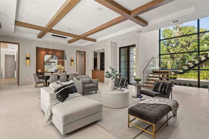 Image No.10-5 Bed Property for sale