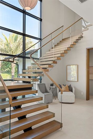 Image No.16-5 Bed Property for sale