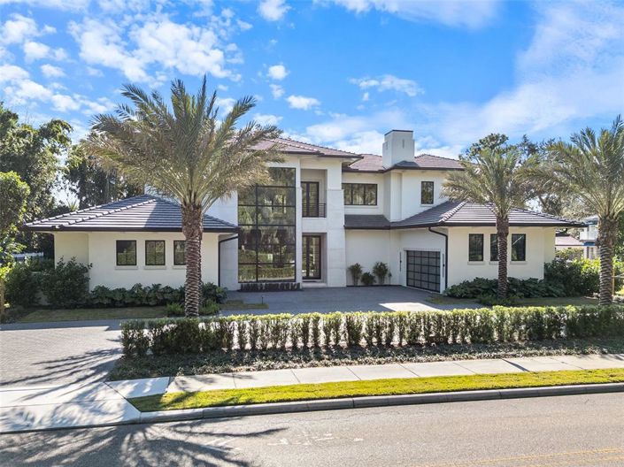 Image No.2-5 Bed Property for sale