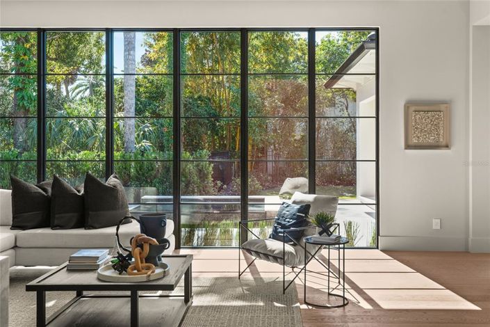 Image No.24-5 Bed Property for sale