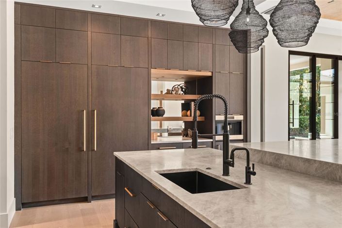 Image No.29-5 Bed Property for sale