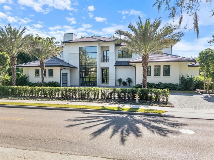 Image No.3-5 Bed Property for sale