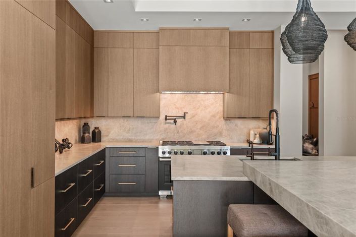 Image No.35-5 Bed Property for sale