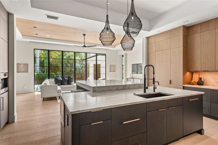 Image No.38-5 Bed Property for sale