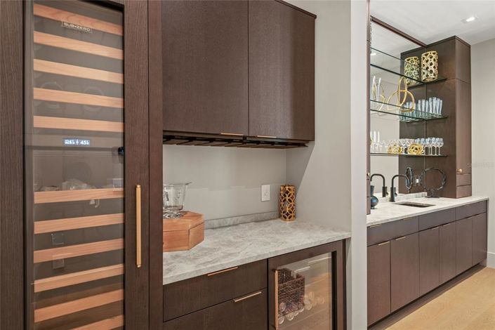 Image No.40-5 Bed Property for sale