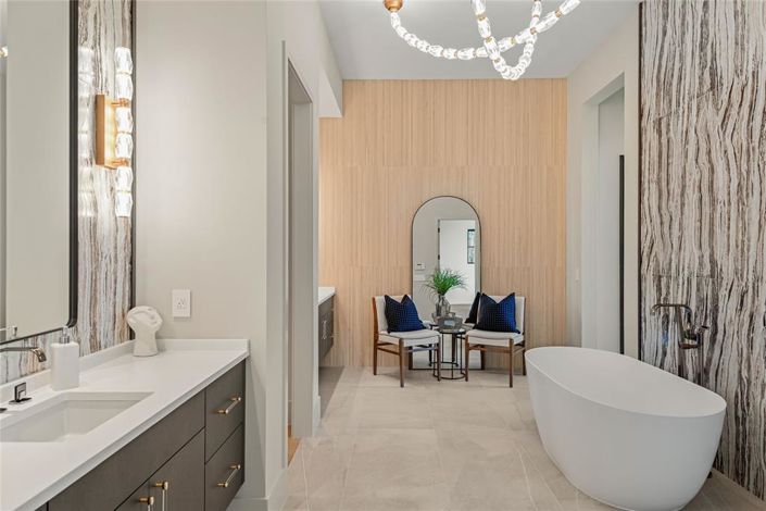 Image No.44-5 Bed Property for sale