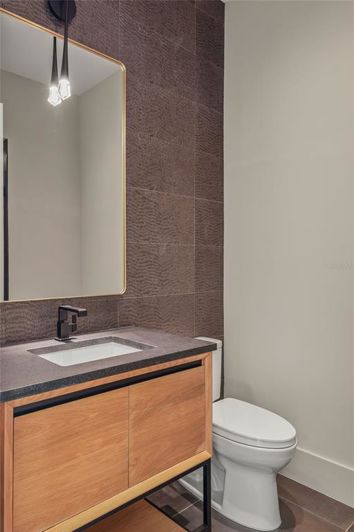 Image No.50-5 Bed Property for sale