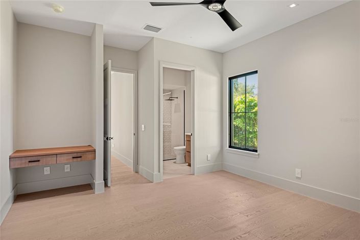 Image No.51-5 Bed Property for sale