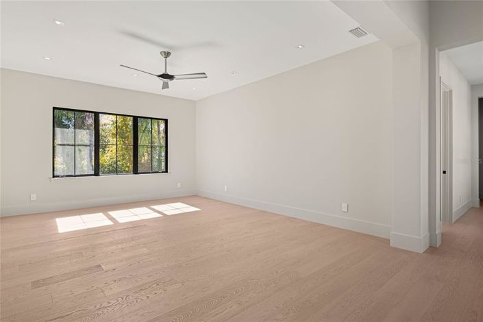 Image No.52-5 Bed Property for sale