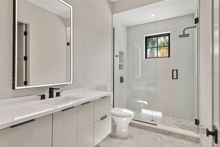 Image No.56-5 Bed Property for sale