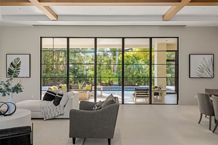 Image No.8-5 Bed Property for sale