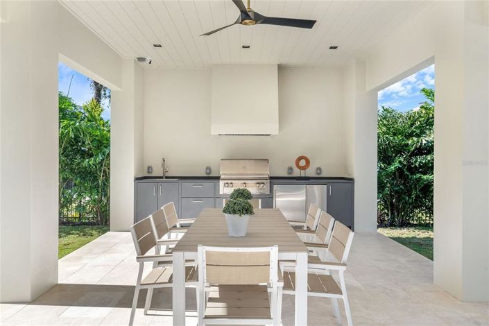 Image No.9-5 Bed Property for sale