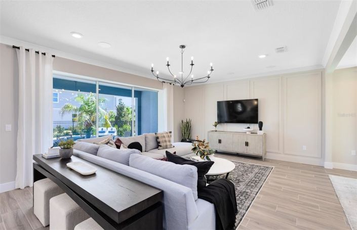 Image No.10-5 Bed Property for sale