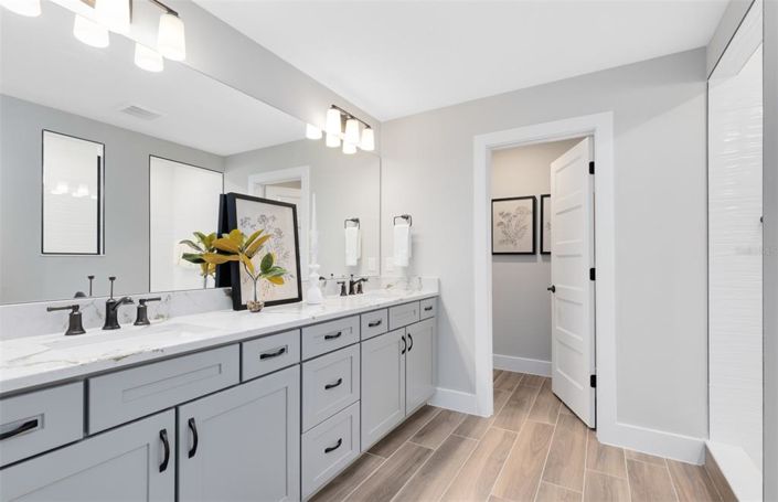 Image No.30-5 Bed Property for sale